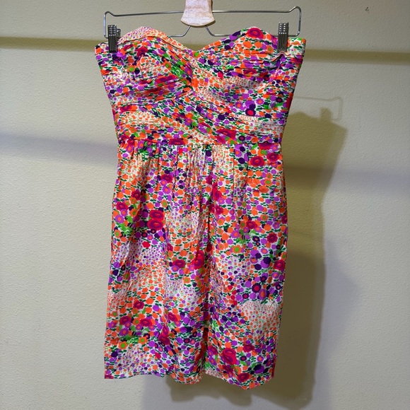 Shoshanna Dresses & Skirts - Shoshanna Bright Floral Silk Strapless Dress
